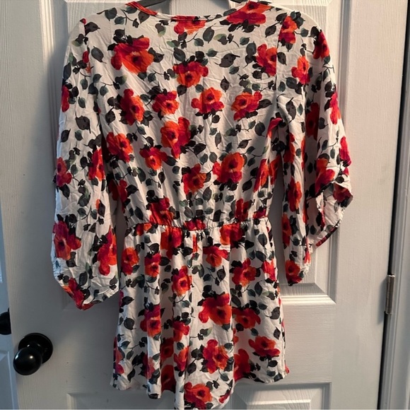 Floral V-Neck Romper Size Small - Picture 4 of 4